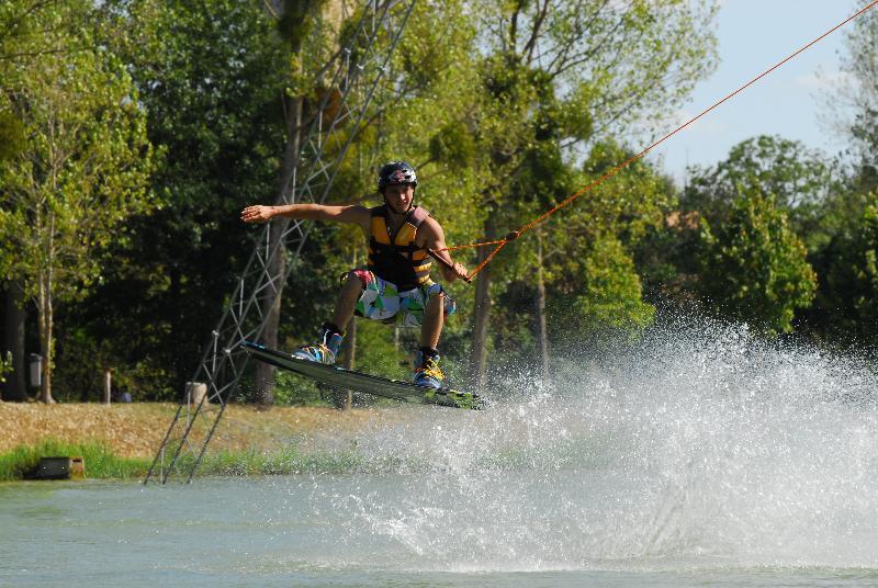 Hotel Terres De France - Moncontour Active Park Zewnętrze zdjęcie