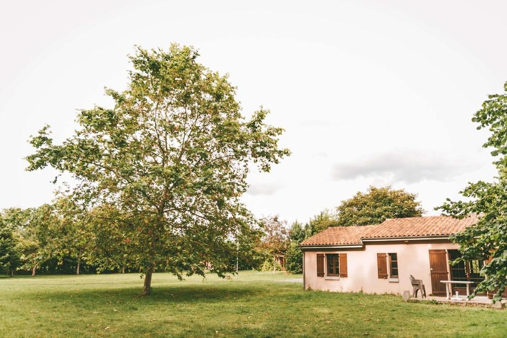 Hotel Terres De France - Moncontour Active Park Zewnętrze zdjęcie
