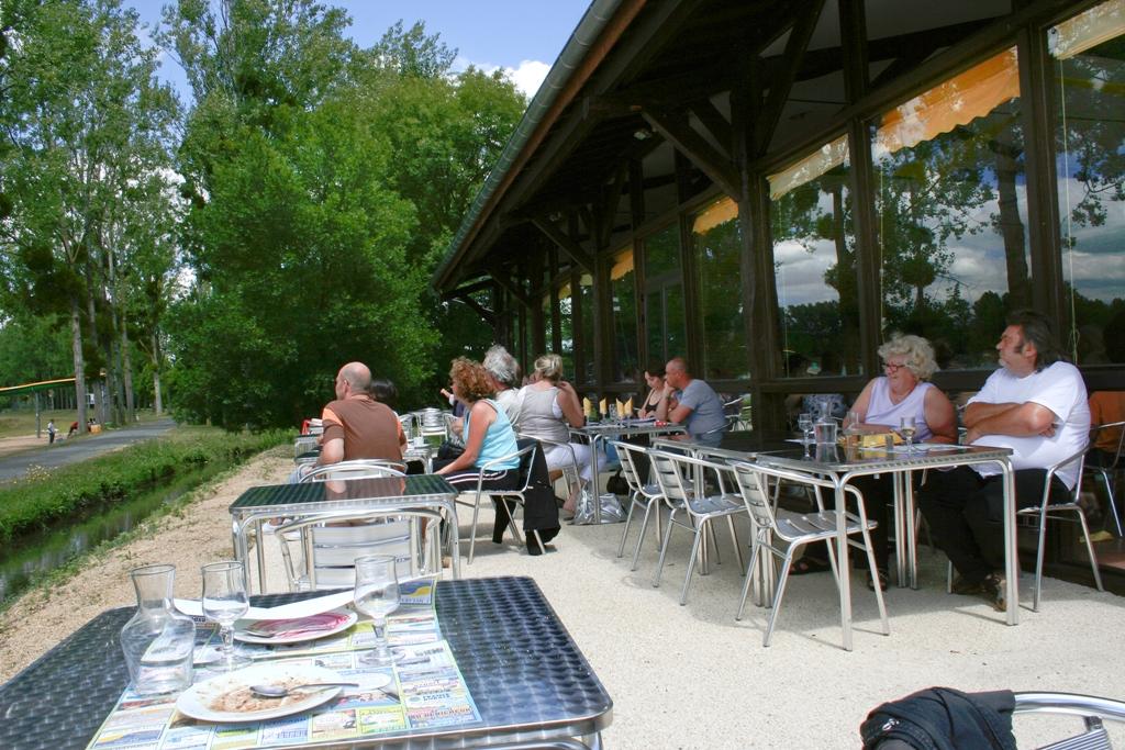 Hotel Terres De France - Moncontour Active Park Zewnętrze zdjęcie